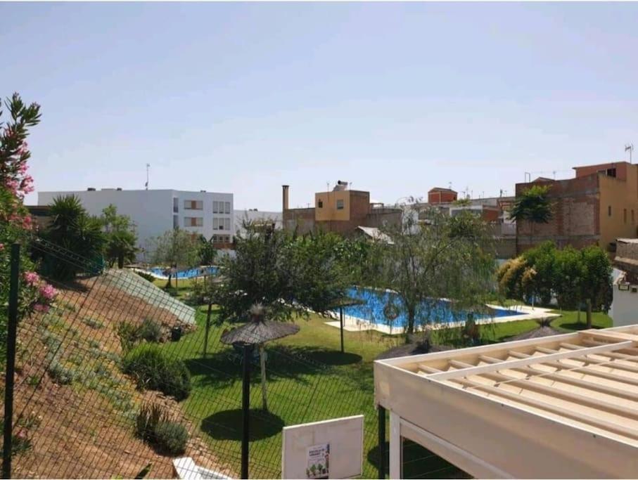Alojamiento Con Piscina Y Parking En Sevilla La Algaba Exterior foto